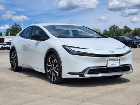 Used 2025 Toyota Prius Plug-In Hybrid FWD image 3
