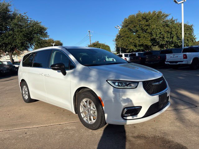 Used 2024 Chrysler Pacifica Touring-L FWD image 1