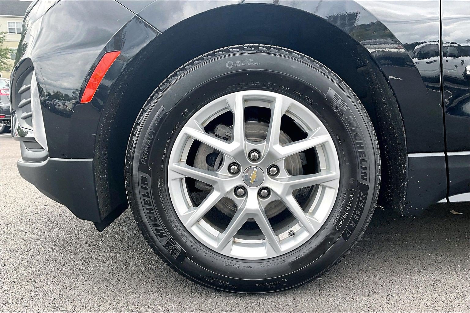 Used 2023 Chevrolet Equinox LT w/ Driver Convenience Package FWD image 9