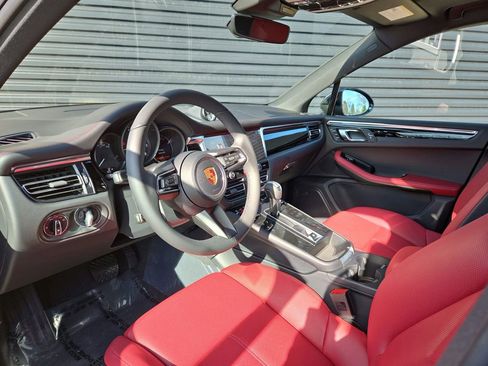 New 2026 Porsche Macan image 4
