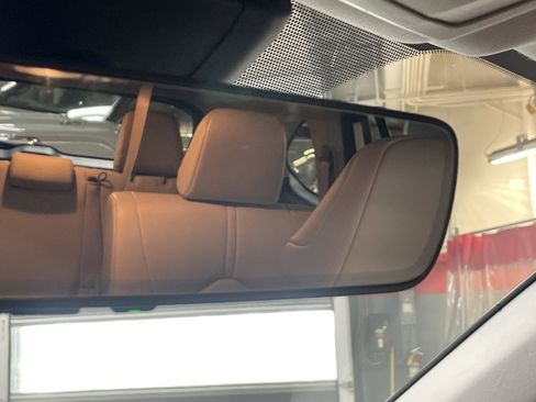 Used 2023 Toyota Highlander XLE image 27