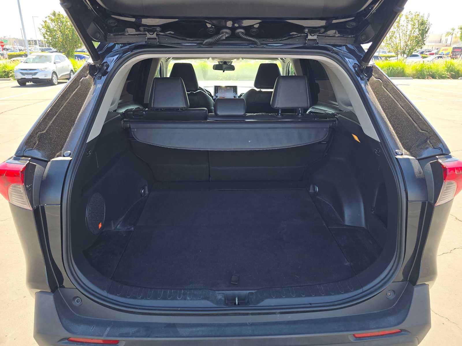Used 2019 Toyota RAV4 XLE Premium w/ Carpet Mat Package FWD image 14
