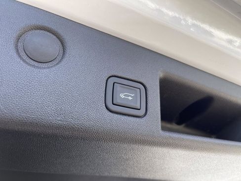 Used 2024 Chevrolet Equinox LT w/ LPO, Floor Liner Package FWD image 39