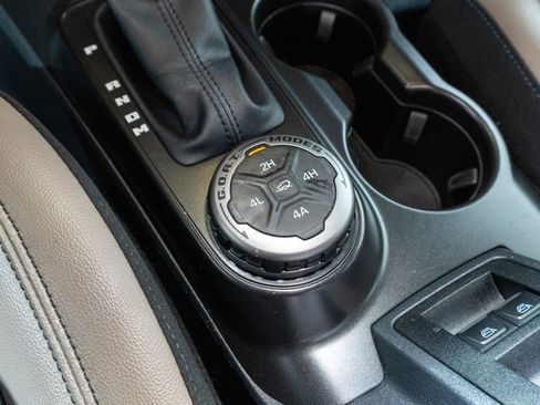 Used 2023 Ford Bronco Wildtrak image 26