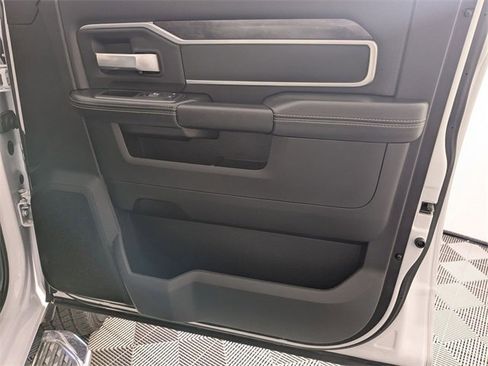 Used 2024 RAM 3500 Big Horn image 33