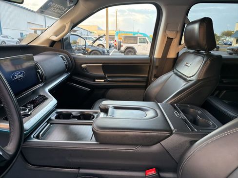 Used 2025 Ford Expedition Max Platinum image 15