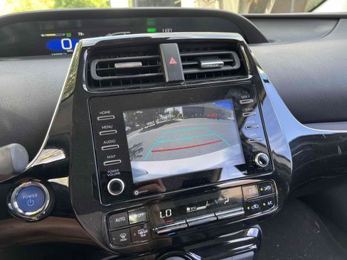 Used 2022 Toyota Prius XLE FWD image 5
