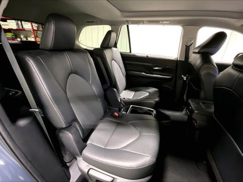 Certified 2025 Toyota Grand Highlander AWD image 28