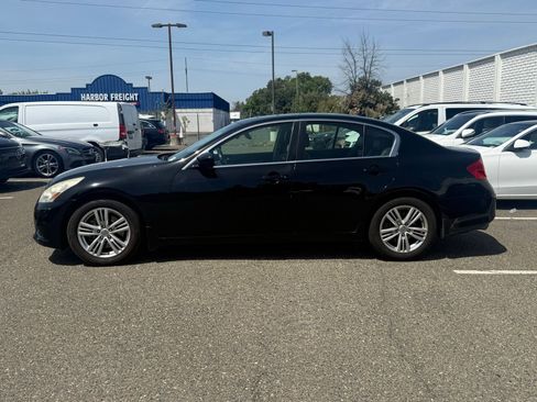 Used 2013 INFINITI G37 Journey w/ Premium Pkg RWD image 2