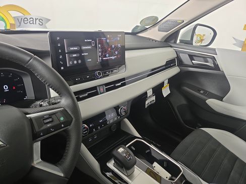 New 2025 Mitsubishi Outlander SE image 25