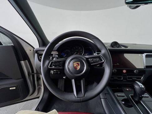 New 2026 Porsche Macan image 12