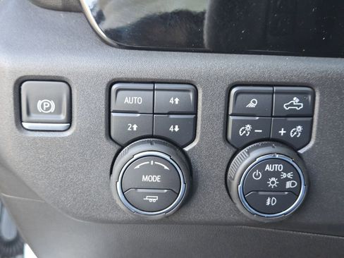 Used 2025 Chevrolet Silverado 1500 LT Trail Boss w/ Convenience Package II AWD/4WD image 24