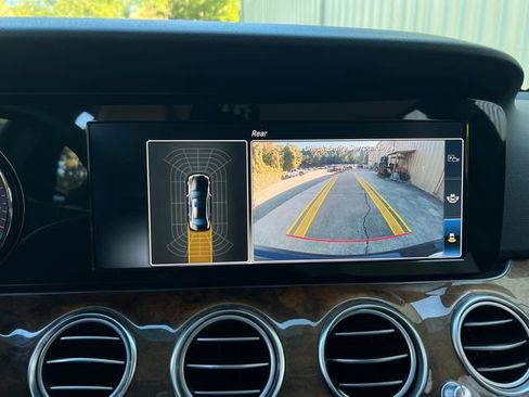 Used 2018 Mercedes-Benz E 300 image 24