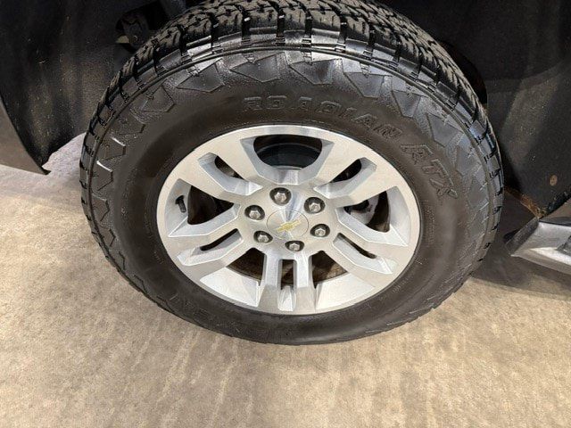 Used 2016 Chevrolet Suburban LT w/ Luxury Package AWD/4WD image 22