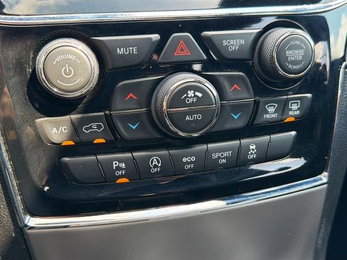 Used 2019 Jeep Grand Cherokee Altitude image 46