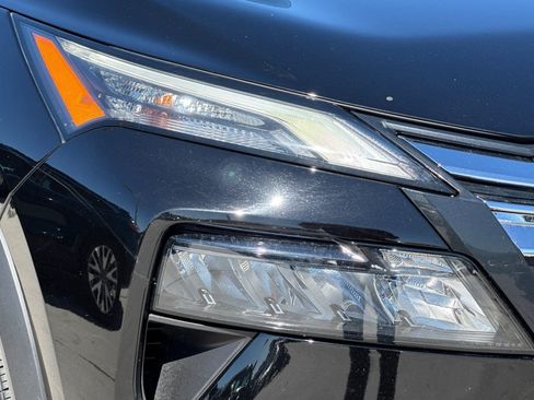 Used 2025 Nissan Rogue SV AWD/4WD image 11