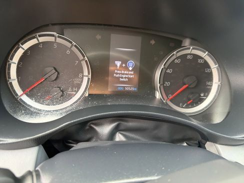 Used 2022 Toyota Highlander L FWD image 13