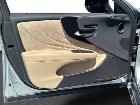 Certified 2023 Lexus LS 500 AWD w/ Interior Upgrade Package image 17