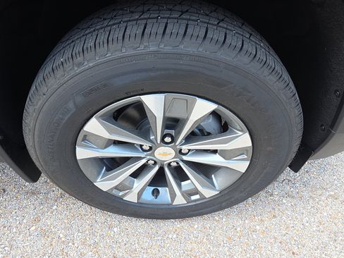 New 2027 Chevrolet Equinox LT w/ Convenience Package II FWD image 10