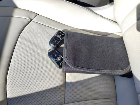 Used 2023 Buick Enclave Essence w/ Experience Buick Package image 24