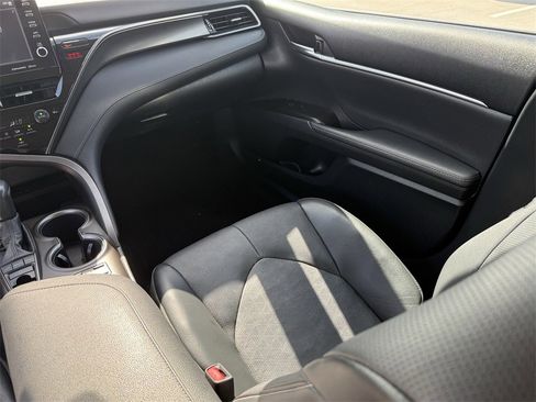 Used 2022 Toyota Camry XSE image 27