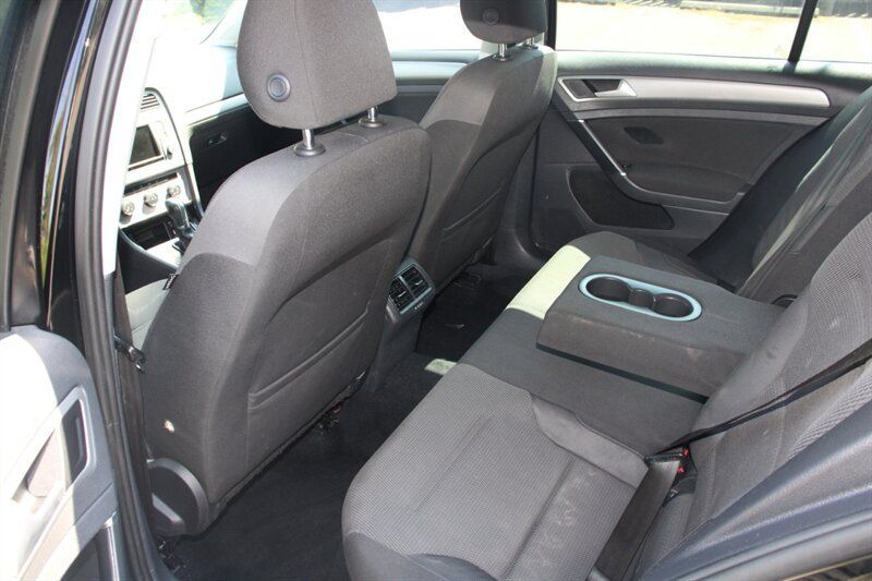Used 2016 Volkswagen Golf S FWD image 15