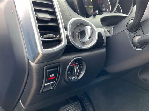 Used 2018 Porsche Cayenne Platinum Edition image 30