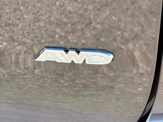 Used 2023 Chrysler Pacifica Touring-L AWD/4WD image 11