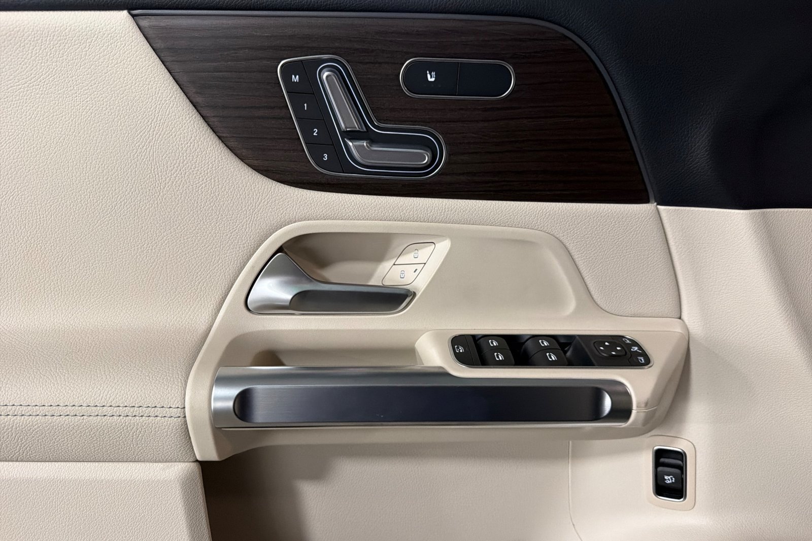New 2026 Mercedes-Benz GLB 250 image 10