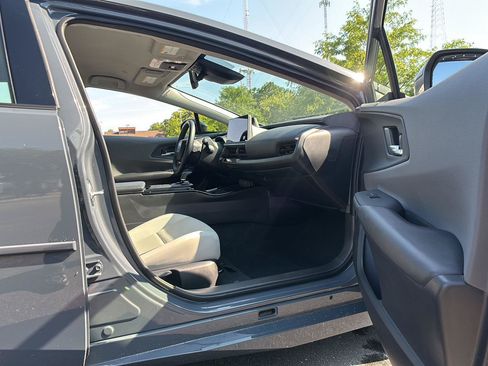 Used 2025 Toyota Prius XLE AWD/4WD image 14