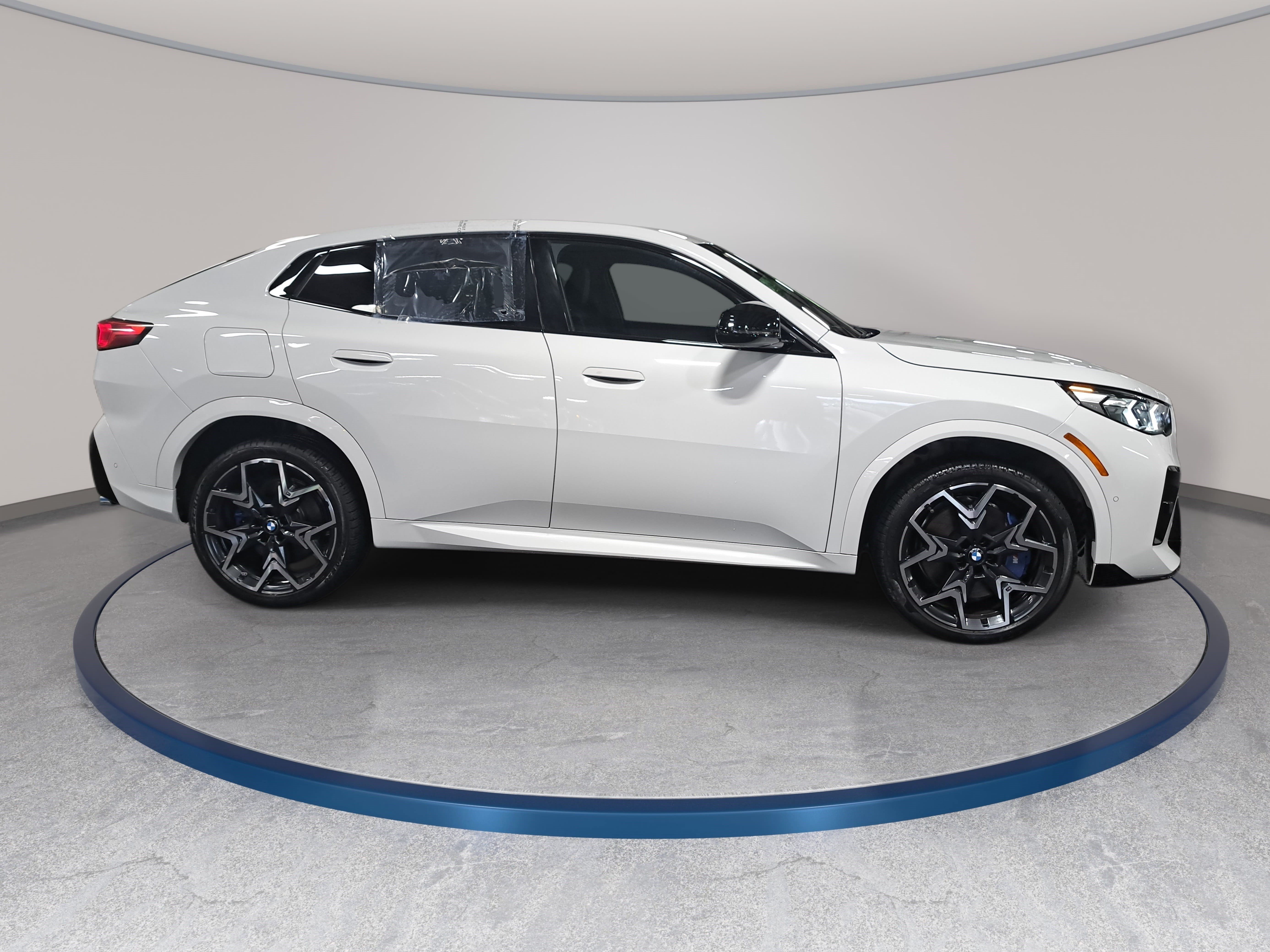 Used 2025 BMW X2 M35i AWD/4WD image 4