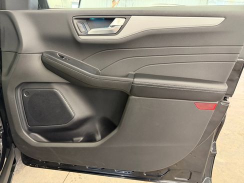 Used 2024 Ford Escape Platinum AWD/4WD image 25