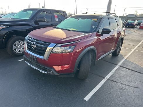 Used 2022 Nissan Pathfinder SL w/ SL Premium Package image 13