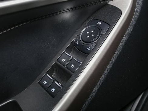 Used 2023 Ford Explorer XLT AWD/4WD image 35