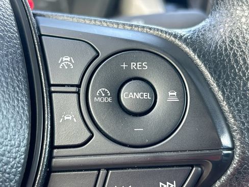 Used 2025 Toyota Corolla LE FWD image 17