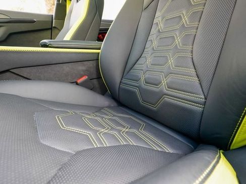 Used 2025 Lamborghini Urus SE image 54