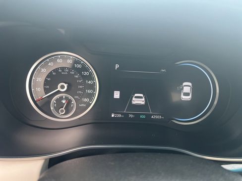 Used 2025 Genesis G70 2.5T image 16