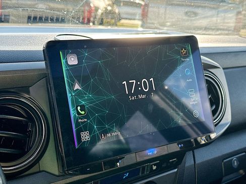 Used 2019 Toyota Tacoma TRD Off-Road w/ TRD Premium Off Road Package image 13