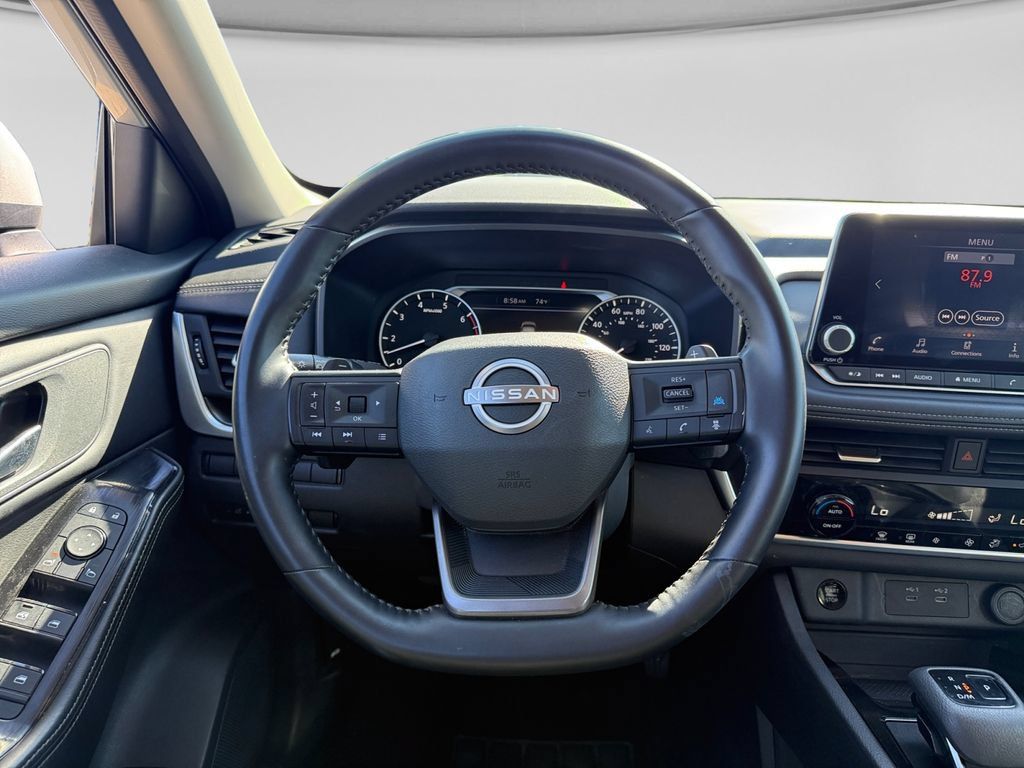 Used 2025 Nissan Rogue SV AWD/4WD image 14