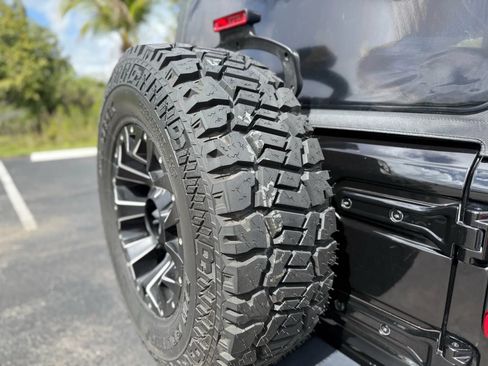 Used 2018 Jeep Wrangler Sport AWD/4WD image 13