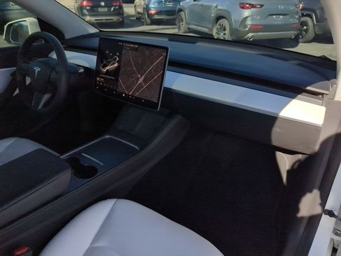 Used 2021 Tesla Model Y Long Range image 28