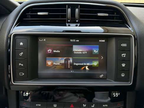 Used 2017 Jaguar F-PACE Prestige image 24