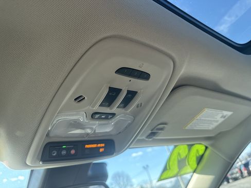 Used 2022 Buick Encore GX Essence w/ Experience Buick Package image 30