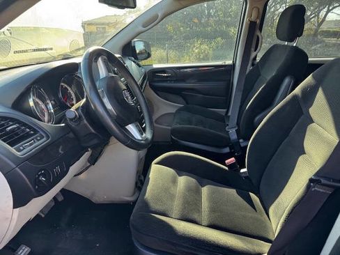 Used 2016 Dodge Grand Caravan American Value Package w/ UConnect Hands-Free Group image 37