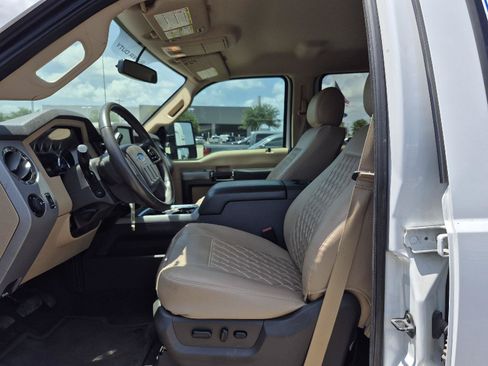 Used 2015 Ford F250 Lariat w/ Lariat Interior Package AWD/4WD image 2