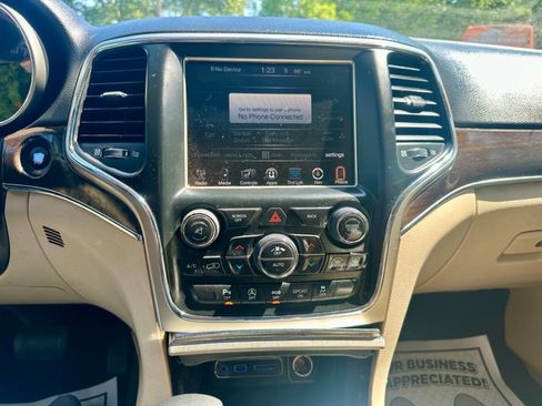 Used 2017 Jeep Grand Cherokee Limited AWD/4WD image 25