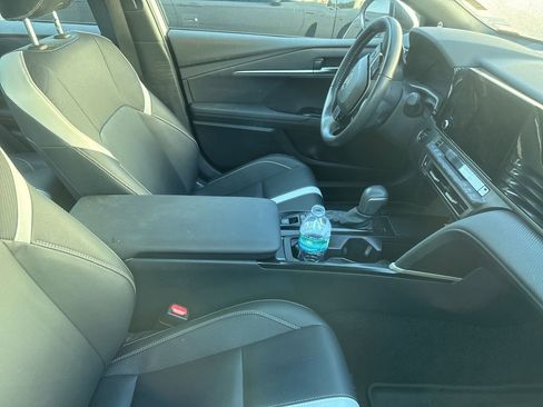 Used 2025 Toyota Camry SE image 7