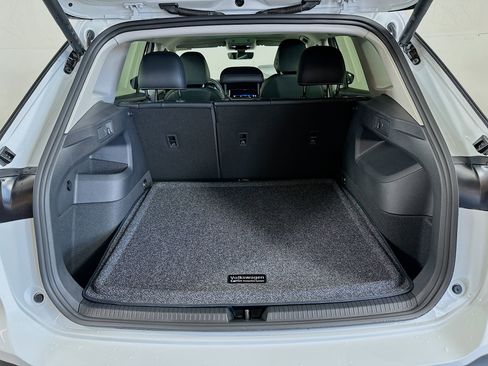 New 2025 Volkswagen Tiguan SE image 24