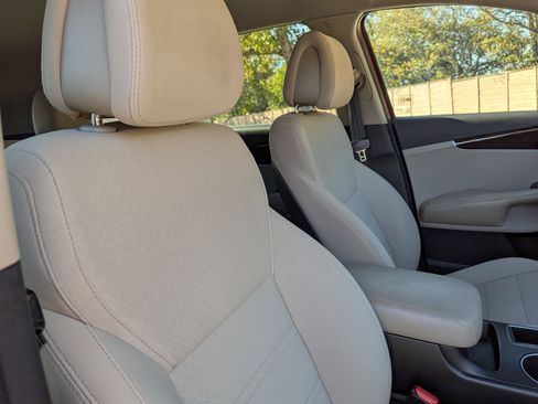 Used 2016 Kia Sorento LX w/ LX Convenience Package image 28