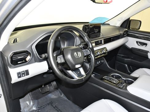 Certified 2025 Honda Pilot Elite image 38